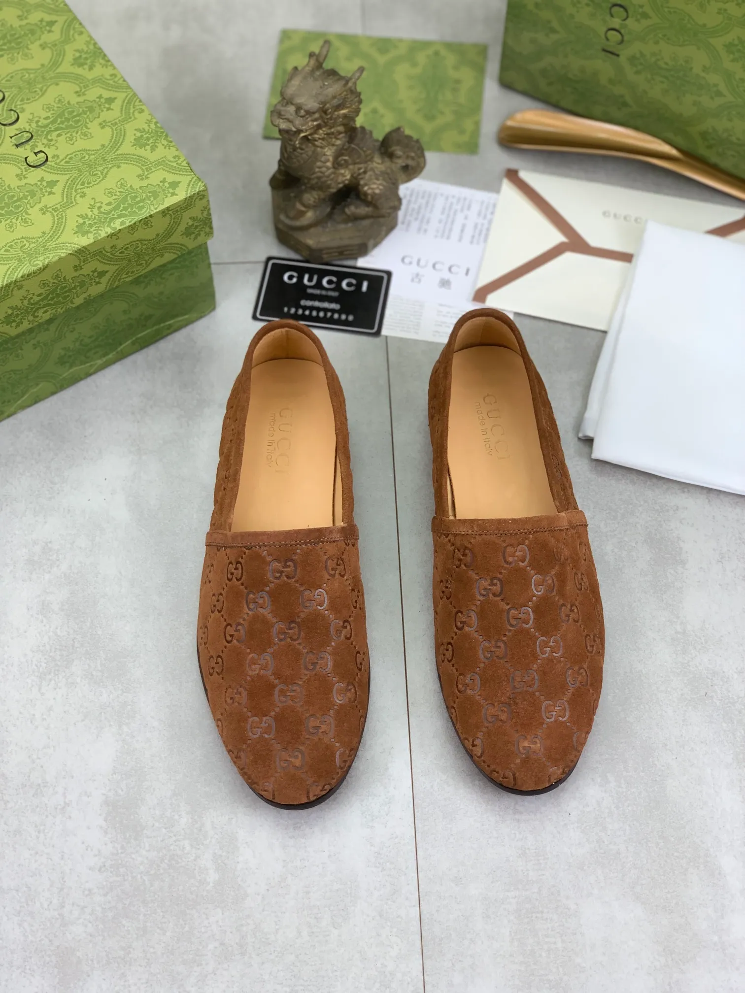 Men's Men's Shoes 💰P500💰【New Style】Water-dyed Niuli Gucci's most popular selection of lazy slip-on leather shoes (Gucci) official website latest Gucci lazy leather shoes, hot style 💥 simple and elegant style, exclusive for trendy men. Unique official website latest brand original double G embossing Elements 👑 Original Gucci decoration, fashionable and elegant, fabric original calfskin ✅ fully imported first-layer cowhide lining, official website designated wear-resistant, rubber business outsole, classic model taken at the counter in real life 🎬38-44 Various colors available